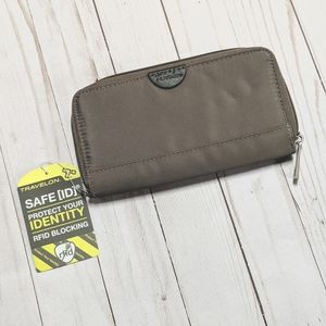 Travelon wallet,beige with RFID blocking. NWT